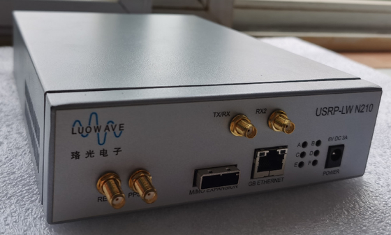رادیوهای تعریف شده نرم افزاری با پهنای باند بالا 50MS/S ETTUS USRP B210 برای ارتباطات