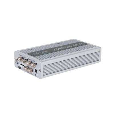 Ettus USRP E310 سازگار با 2 کانال TX / RX AD9361 RF 70MHz-6 GHz 56 MHz BW هر یک 1 × 10/100/1000 BASE-T Ethernet 2 × پورت های USB USRP دستگاه رادیویی تعریف شده نرم افزاری
